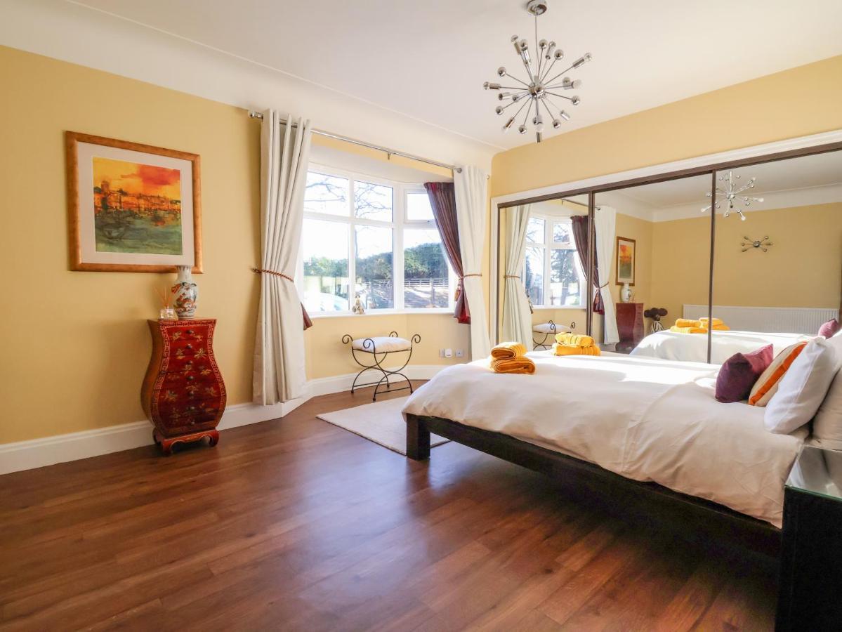 Solway Villa Chester Buitenkant foto